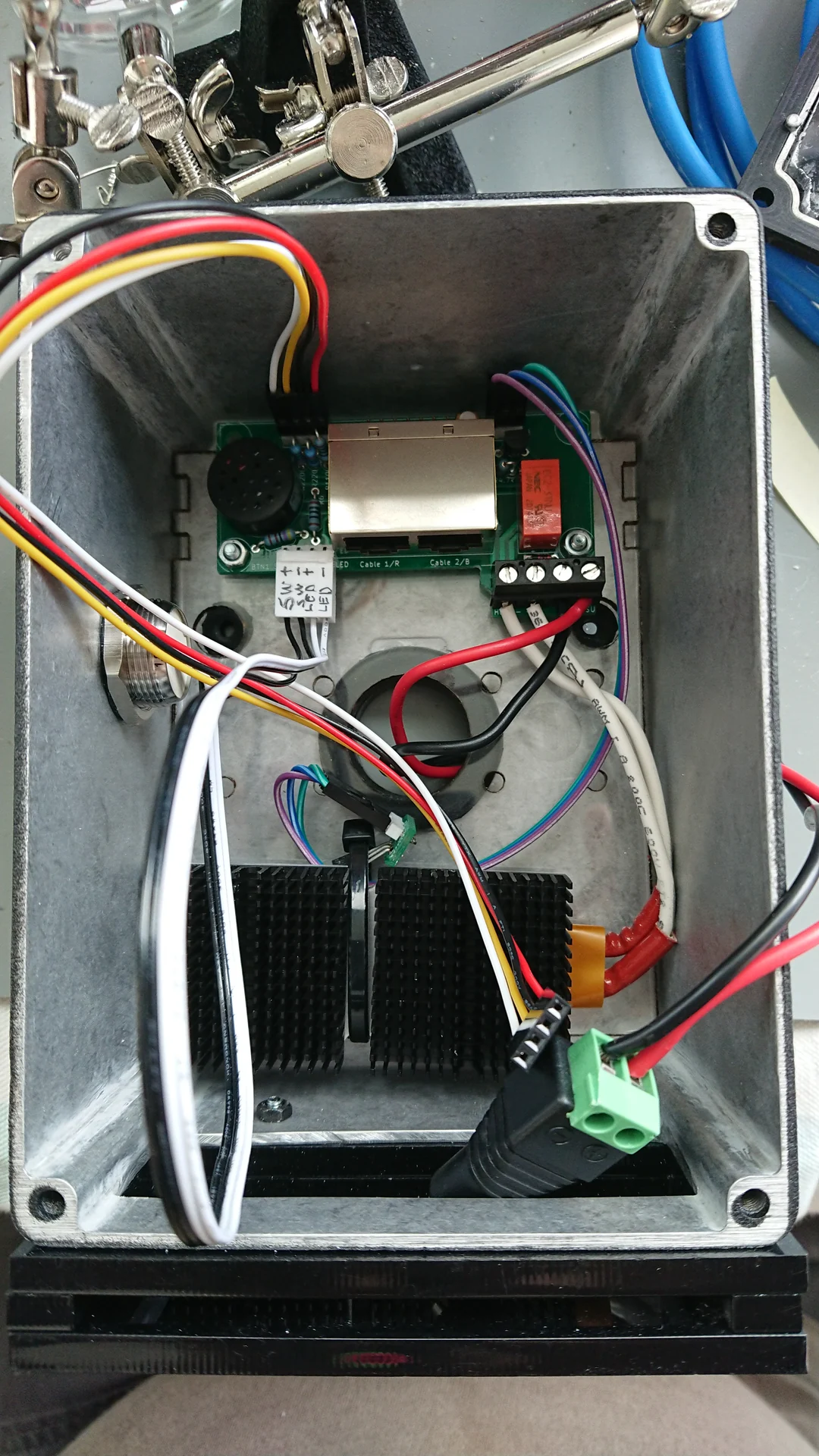 Toveri internal electronics and wiring